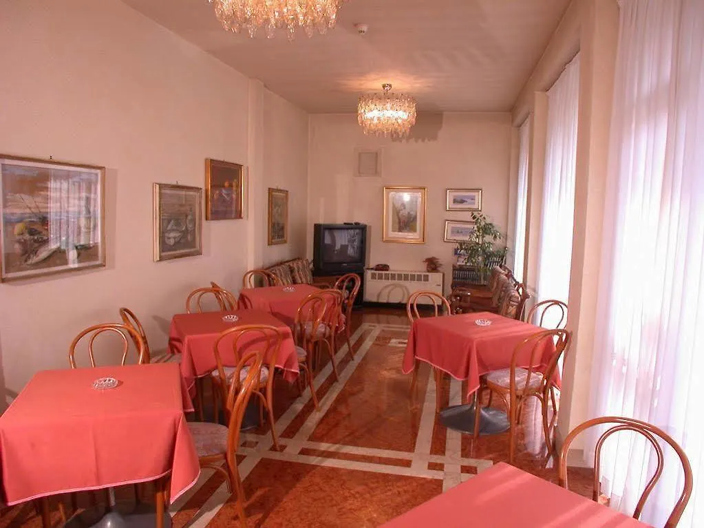 Hotel Belvedere Lido de Venise 3*,