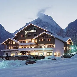 Tyrolia Hotel
